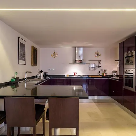 Villa Atelier Spacious With Pool