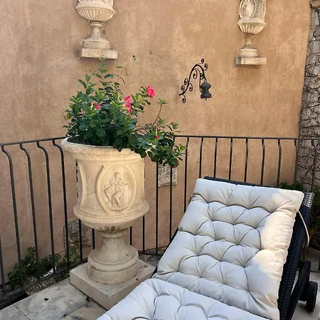 Atelier Spacious With Pool